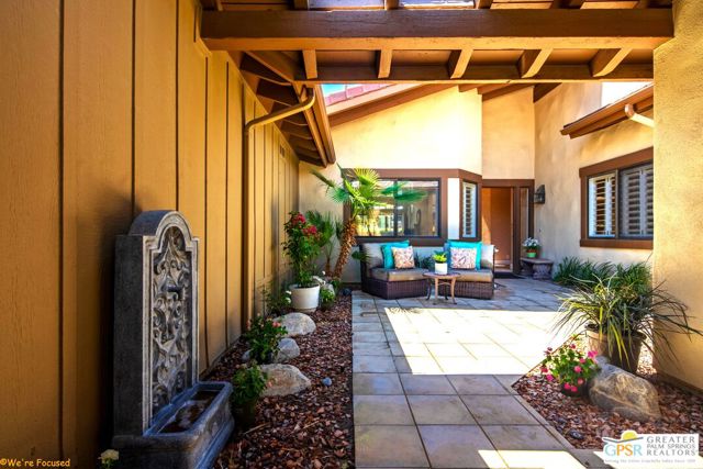 307 Appaloosa Way, Palm Desert CA: https://media.crmls.org/mediaz/722409dd-bf3f-44e4-98b7-ee703415082b.jpg