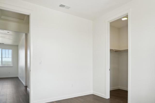 185 Tanoak Street, Hollister CA: https://media.crmls.org/mediaz/72242881-2e48-47e0-99e7-e9d4e8db0348.jpg