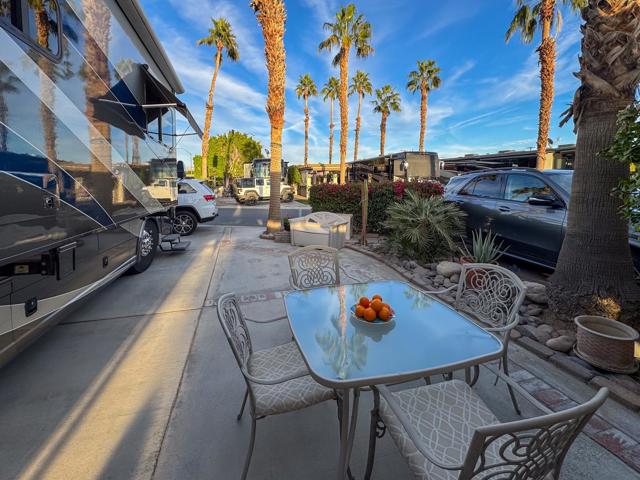80394 Avenue 48, Indio CA: https://media.crmls.org/mediaz/72253274-644b-46a9-9b11-43a8f61d6273.jpg