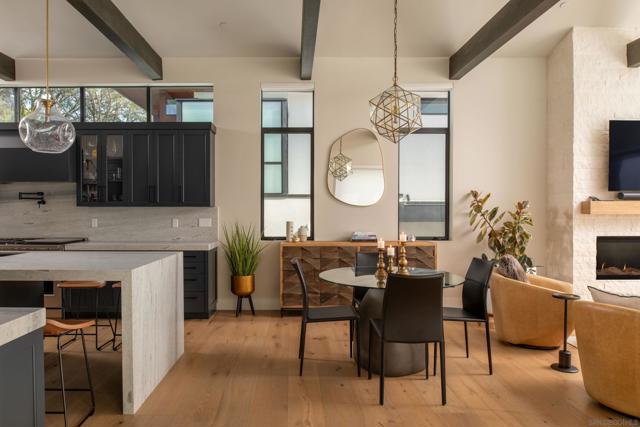 12994 Via Esperia, Del Mar CA: https://media.crmls.org/mediaz/72253a37-7454-430c-8a63-de3f06eb623d.jpg