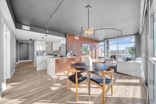 645 Front St, San Diego CA: https://media.crmls.org/mediaz/7225eca3-c717-466b-a4a8-8a82b30afa65.jpg
