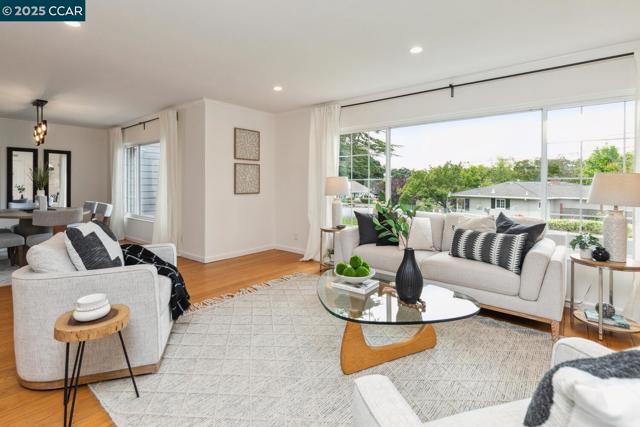 1100 Hillcrest Dr, Lafayette CA: https://media.crmls.org/mediaz/722710c4-0731-44bf-ba12-5359f76af03d.jpg