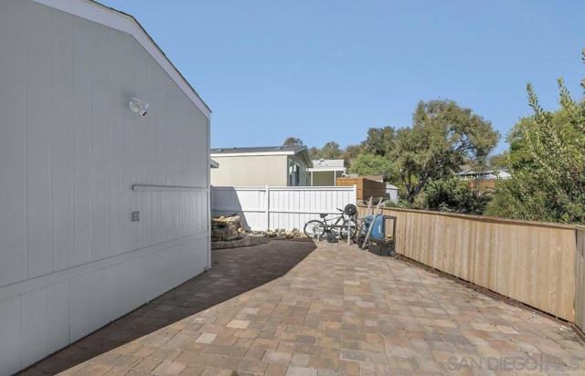 3909 Reche Rd, Fallbrook CA: https://media.crmls.org/mediaz/7227287b-0a3f-427a-8902-467c91f2e2cf.jpg