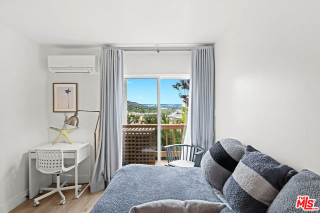 23908 De Ville Way, Malibu CA: https://media.crmls.org/mediaz/722789bd-d9e2-450a-9729-c2e0d53af7ce.jpg