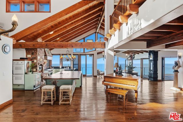 7007 Birdview Avenue, Malibu CA: https://media.crmls.org/mediaz/722798e6-8275-45c0-9e17-eaf34ce97e35.jpg