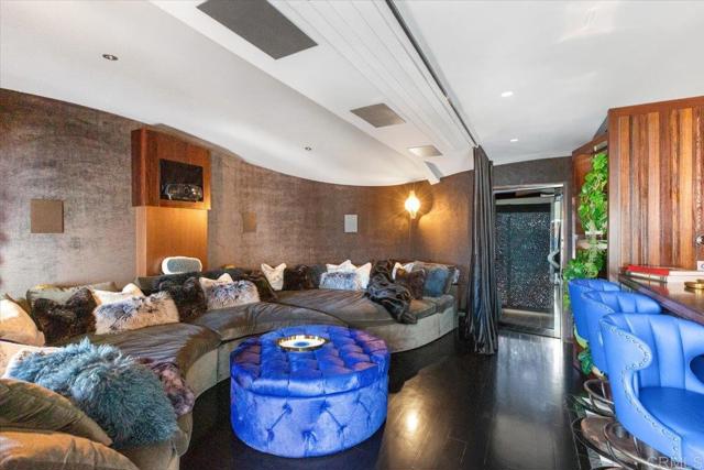 Detail Gallery Image 11 of 57 For 3709 Ocean Front Walk, San Diego,  CA 92109 - 3 Beds | 3/1 Baths