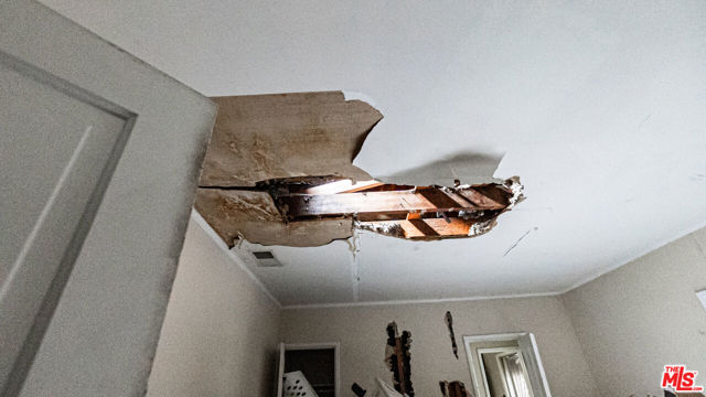 13905 Milbank Street, Sherman Oaks CA: https://media.crmls.org/mediaz/72280297-6eb3-4737-84f7-b4dfd8465804.jpg