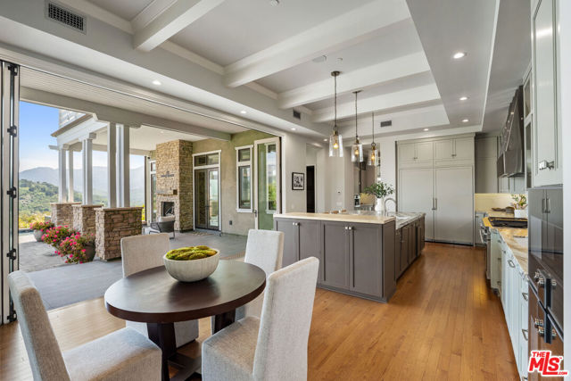 26767 Mulholland Highway, Calabasas CA: https://media.crmls.org/mediaz/72280bd6-c867-4db5-b31e-0932687b6360.jpg