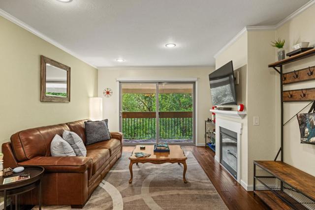 3309 Golden Oaks Lane, Monterey CA: https://media.crmls.org/mediaz/722840b1-80cc-47c2-91f1-5f1250716a13.jpg