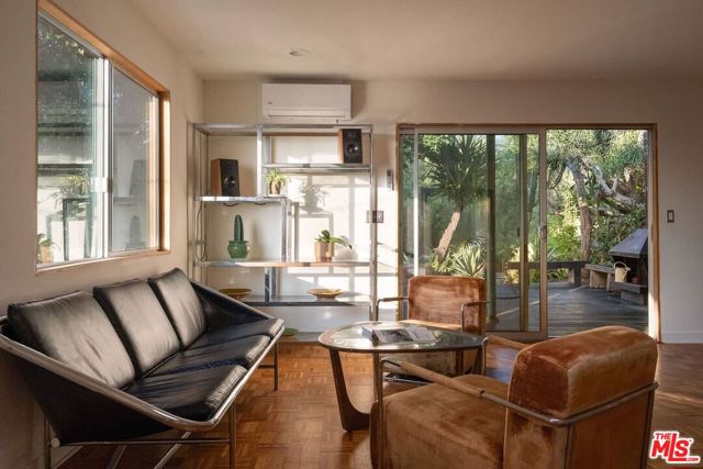 3130 Isabel, Los Angeles CA: https://media.crmls.org/mediaz/72287e8f-7097-43a8-bc18-dc6ec7d0a359.jpg