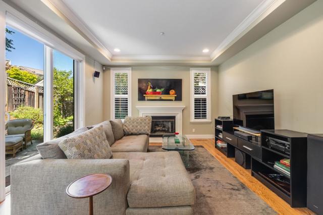 992 Lakeview Way, Redwood City CA: https://media.crmls.org/mediaz/7228d4b3-8b11-4ee9-a645-82541a05f705.jpg