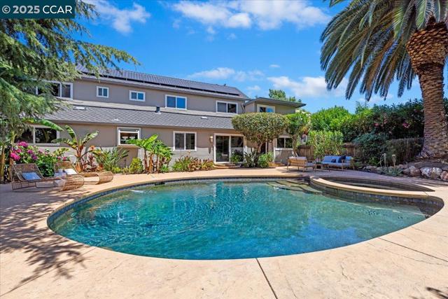 1759 Crescent Dr, Walnut Creek CA: https://media.crmls.org/mediaz/72291c58-4f18-4fd6-8471-3a230f8961ee.jpg