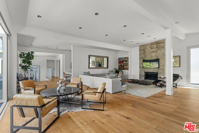 7470 Woodrow Wilson Drive, Los Angeles CA: https://media.crmls.org/mediaz/722a4848-26b2-4641-b873-5bb855d2fcb9.jpg