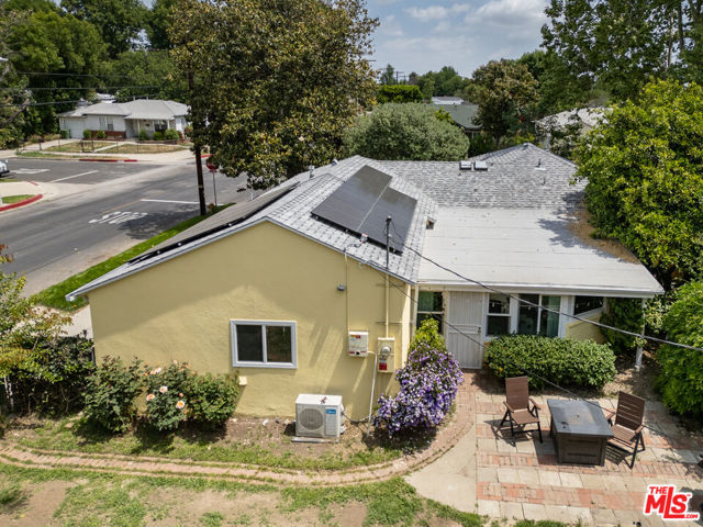 6961 Zelzah Avenue, Reseda CA: https://media.crmls.org/mediaz/722b56e0-b7ee-428a-98af-1a1d6f7afee7.jpg