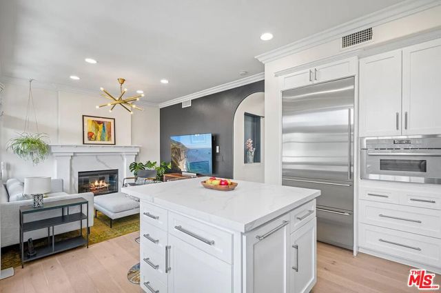 2584 Bungalow Place, Corona del Mar CA: https://media.crmls.org/mediaz/722b6480-b609-40ed-b60f-48ea270eb626.jpg