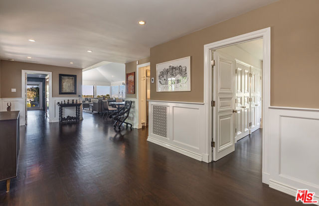 1612 Gilcrest Drive, Beverly Hills CA: https://media.crmls.org/mediaz/722b6dd7-6d3a-4e87-957c-a1a80e843ff2.jpg