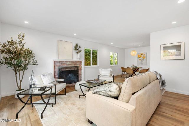 3359 Ridden Street, Camarillo CA: https://media.crmls.org/mediaz/722bab9d-9274-4c03-82c6-cf54bf514d91.jpg