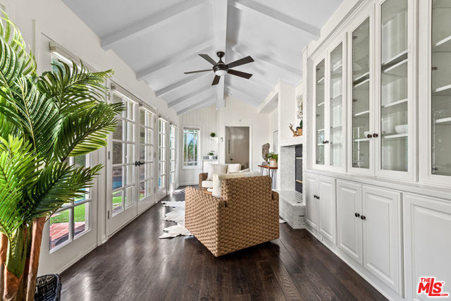 4744 Norwich Avenue, Sherman Oaks CA: https://media.crmls.org/mediaz/722bcf0e-d5cc-48ec-a590-ca74ee9620d6.jpg