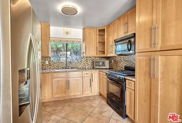20807 Roscoe Boulevard, 1 photo 2