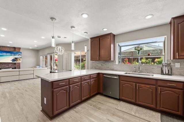 38173 Canyon Oaks Court, Fremont CA: https://media.crmls.org/mediaz/722c2ba1-06d5-4dca-afd7-22a327a48ede.jpg