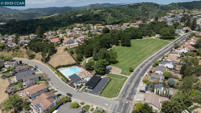 6082 Slopeview Ct, Castro Valley CA: https://media.crmls.org/mediaz/722d3464-6149-44a8-8367-ea5627adaed7.jpg