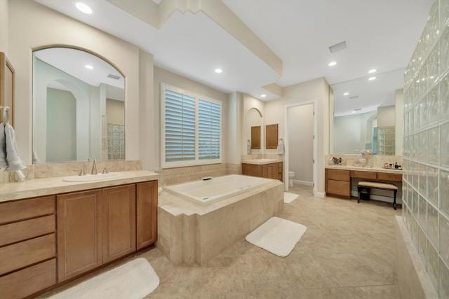 Image 28 of 42 For 81195 Muirfield Vlg.
