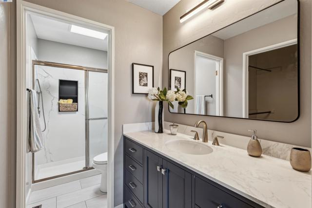 1026 Trellis Ln, Alameda CA: https://media.crmls.org/mediaz/722e595c-be84-43c5-8558-4f2e8462a610.jpg