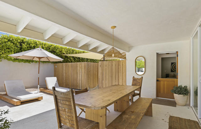 1190 E Buena Vista Drive, Palm Springs CA: https://media.crmls.org/mediaz/722e5c72-503b-4d4c-9647-3dd28639fa70.jpg