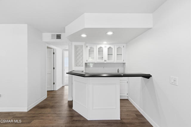 6945 Via Alba, Camarillo CA: https://media.crmls.org/mediaz/722e7f64-50b6-46b2-8bee-8851a68c2d38.jpg