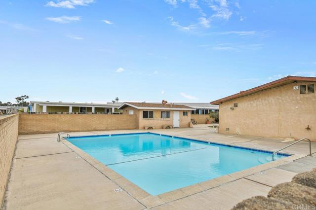 2950 Iris Ave, San Diego CA: https://media.crmls.org/mediaz/722e8a7d-8399-4864-8a5a-76ed8147d421.jpg