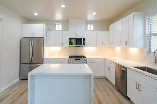 Detail Gallery Image 11 of 34 For 1295 Haglar #1,  Chula Vista,  CA 91913 - 3 Beds | 3/1 Baths