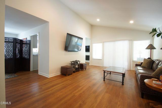 Detail Gallery Image 4 of 20 For 6464 San Como Ln, Camarillo,  CA 93012 - 2 Beds | 2 Baths