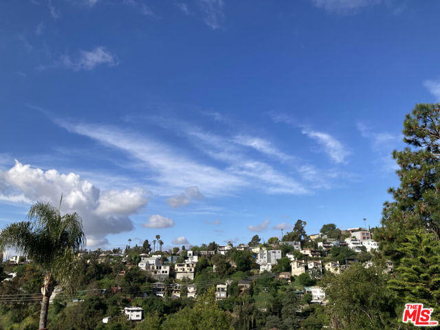 450 Rustic Drive, Los Angeles CA: https://media.crmls.org/mediaz/722f25c6-4cc0-47b2-97e1-e411ce8796f4.jpg