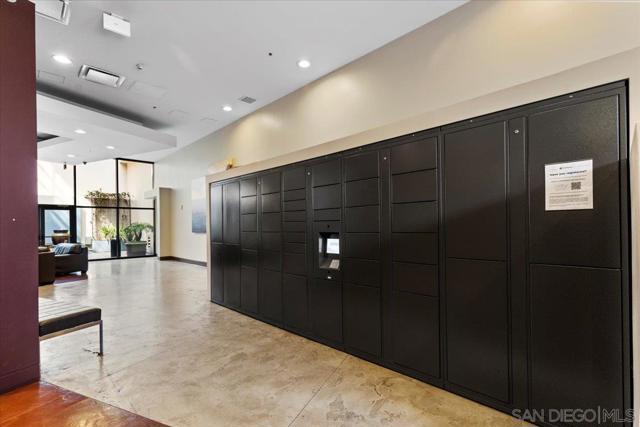 530 K St, San Diego CA: https://media.crmls.org/mediaz/722f650d-ddd3-441e-9cb6-ae3d7c7bcd30.jpg