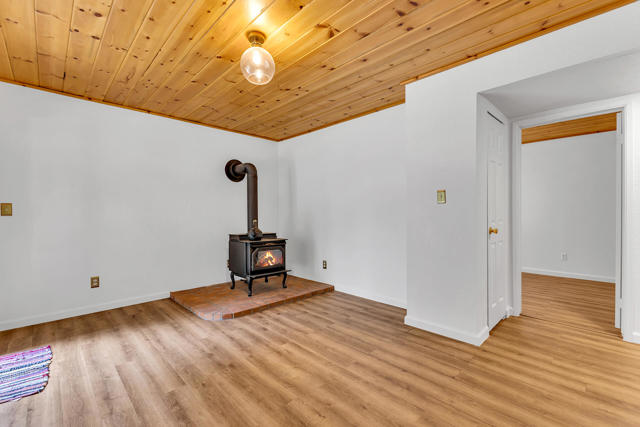 53962 Marian View Drive, Idyllwild CA: https://media.crmls.org/mediaz/7230118b-1997-46b9-8a36-df80ea09f7a2.jpg