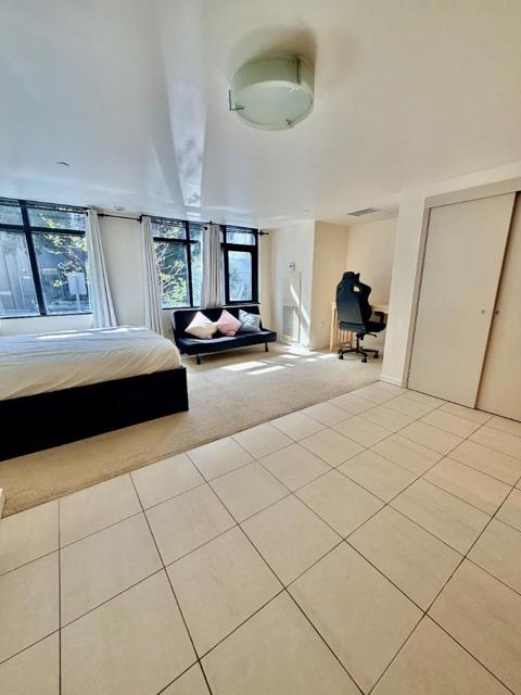 355 1st Street, San Francisco CA: https://media.crmls.org/mediaz/72301e47-1ce5-4d0d-ba0f-78f7962ef4b6.jpg