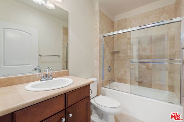 4202 Whitsett Avenue, Studio City CA: https://media.crmls.org/mediaz/72302541-9906-4cb3-8134-eac1bfdf16e6.jpg