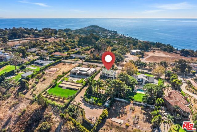 29417 Bluewater Road, Malibu CA: https://media.crmls.org/mediaz/7230593a-89a6-4cad-9dea-ab1d7efb6680.jpg