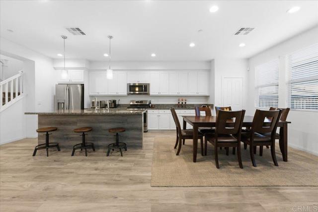 Detail Gallery Image 6 of 52 For 1184 Calle Oroblanco #3,  Chula Vista,  CA 91913 - 3 Beds | 3 Baths