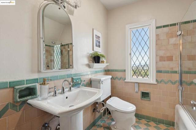 981 Indian Rock Ave, Berkeley CA: https://media.crmls.org/mediaz/72312837-0e2b-48f6-adb8-d2063fc1e6cb.jpg