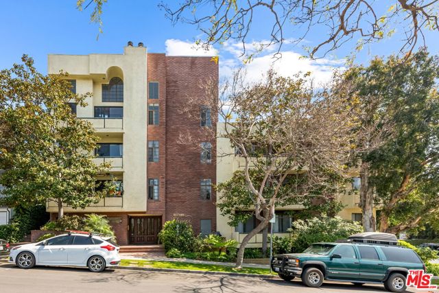 10794 Wilkins Avenue, Los Angeles CA: https://media.crmls.org/mediaz/72315a9a-a33c-43c1-a72e-b0b2123a20c8.jpg