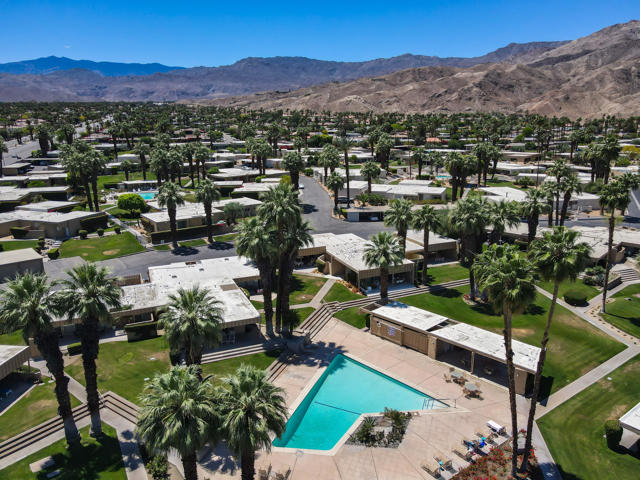 112 Sandpiper Street, Palm Desert CA: https://media.crmls.org/mediaz/72318e3b-f4fa-4d58-ab0f-2fa15a7d30a4.jpg