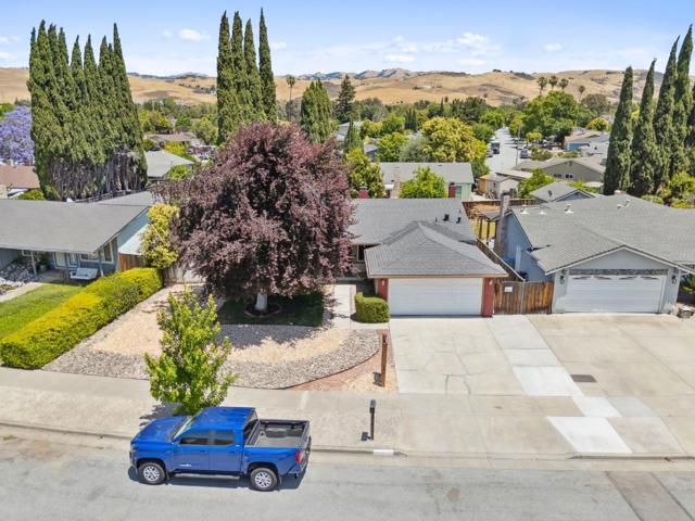 5268 Pebbletree Way, San Jose CA: https://media.crmls.org/mediaz/72319d3c-0c75-400d-a5ec-06b2655c56eb.jpg