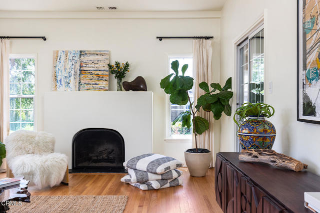 3255 Castera Avenue, Glendale CA: https://media.crmls.org/mediaz/7231b537-843a-4d05-9472-d9614cab947f.jpg