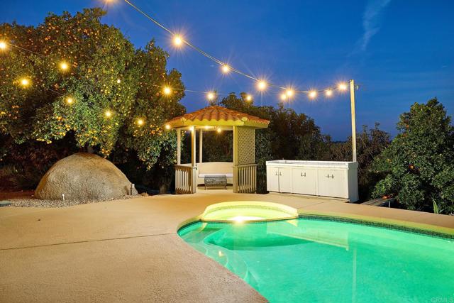 41850 Via Del Gavilan, Fallbrook CA: https://media.crmls.org/mediaz/7232844a-e7a5-4449-8bf8-4b4f6ebd156c.jpg