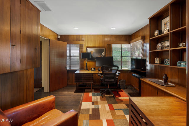 3312 Thorndale Road, Pasadena CA: https://media.crmls.org/mediaz/72329e6d-08d8-4b4c-bb9d-7f638422bdd5.jpg