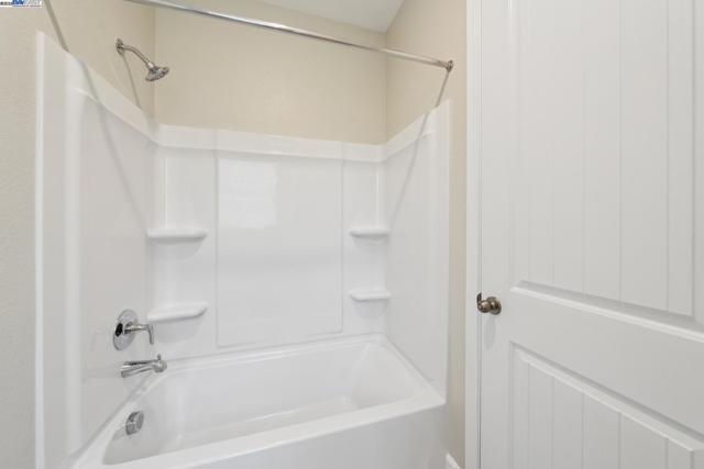 1305 Sunningdale Lane, Fairfield CA: https://media.crmls.org/mediaz/7232c191-fe68-43af-b226-cf6c541d6f02.jpg