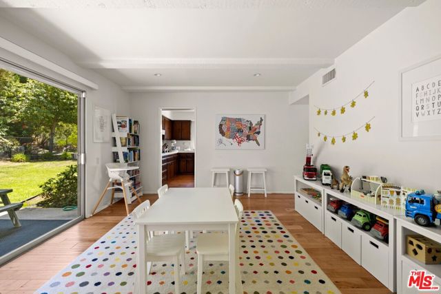 2318 Cheryl Place, Los Angeles CA: https://media.crmls.org/mediaz/72330e71-6ae6-4739-ab9e-37b523942c9b.jpg