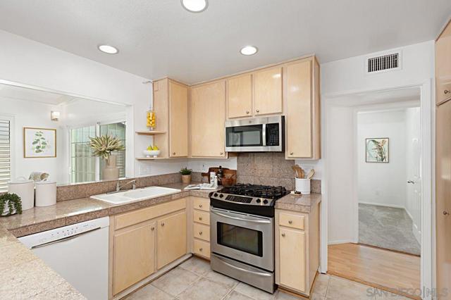 4755 Cather Ave, San Diego CA: https://media.crmls.org/mediaz/7233817e-e378-4e34-bc6d-0053e9314d76.jpg