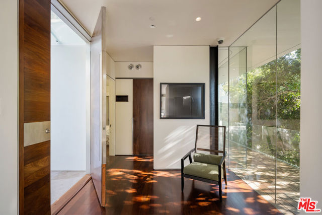 9727 Oak Pass Road, Beverly Hills CA: https://media.crmls.org/mediaz/7233891e-8ca8-44d0-a8ce-a62ed3aba7cf.jpg